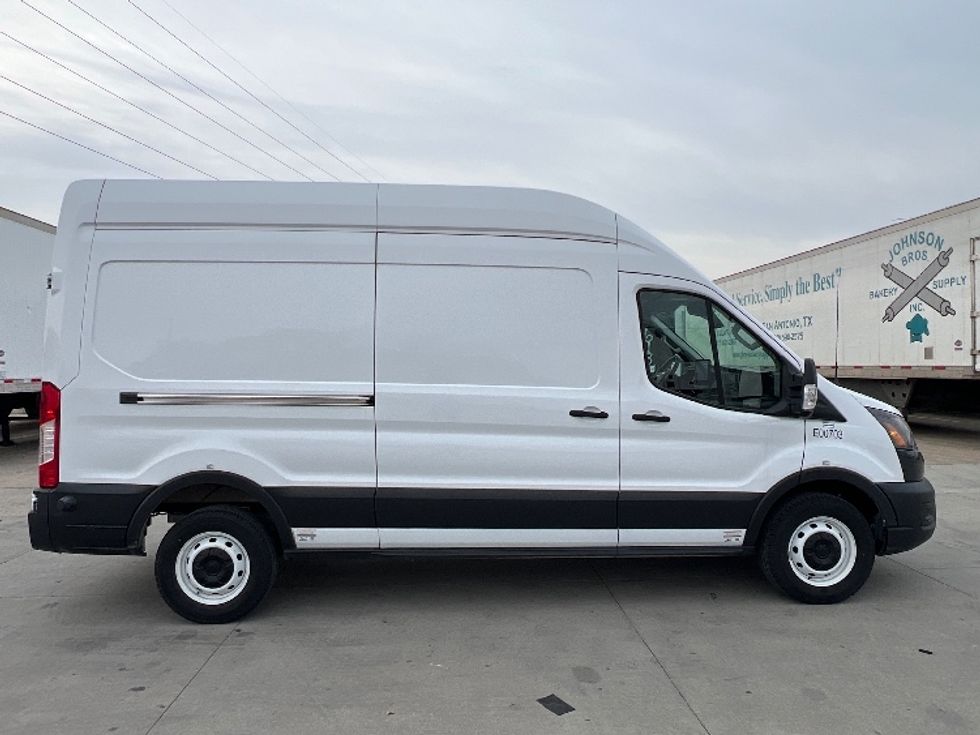Cargo Van (Panel Van)-Alternative Fuel Trucks & Tractors-Ford-2022-TRAN350E-Dallas-TX-1,620\n\t\tmiles-$ 40,250 - Image 15