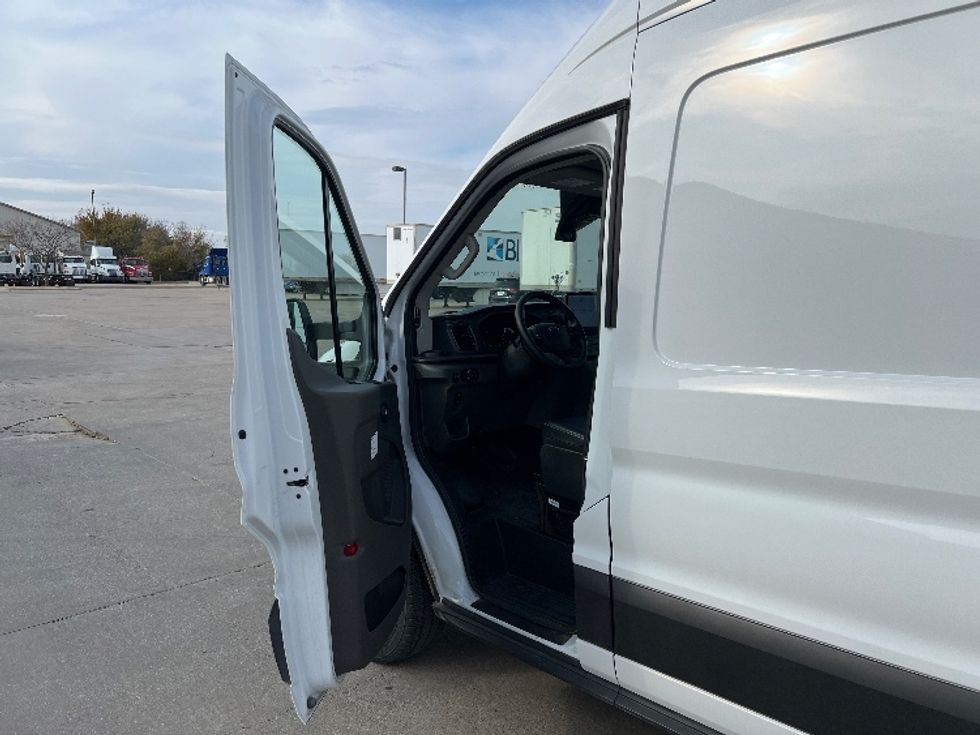 Cargo Van (Panel Van)-Alternative Fuel Trucks & Tractors-Ford-2022-TRAN350E-Dallas-TX-2,513\n\t\tmiles-$ 40,250 - Image 16