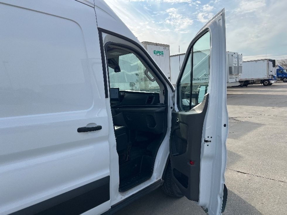 Cargo Van (Panel Van)-Alternative Fuel Trucks & Tractors-Ford-2022-TRAN350E-Dallas-TX-2,513\n\t\tmiles-$ 40,250 - Image 20