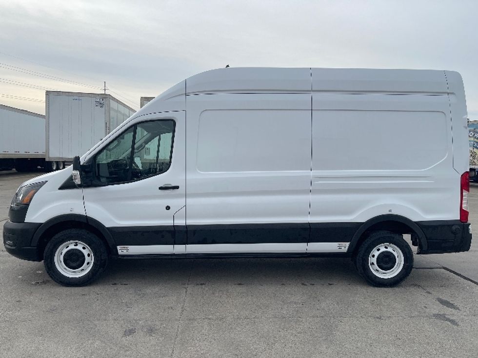 Cargo Van (Panel Van)-Alternative Fuel Trucks & Tractors-Ford-2022-TRAN350E-Dallas-TX-2,651\n\t\tmiles-$ 40,250 - Image 4