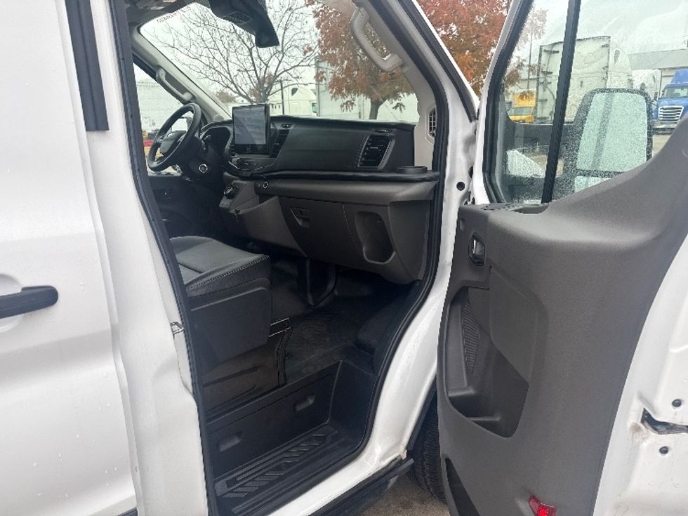 Cargo Van (Panel Van)-Alternative Fuel Trucks & Tractors-Ford-2022-TRAN350E-Dallas-TX-2,738\n\t\tmiles-$ 40,250 - Image 20