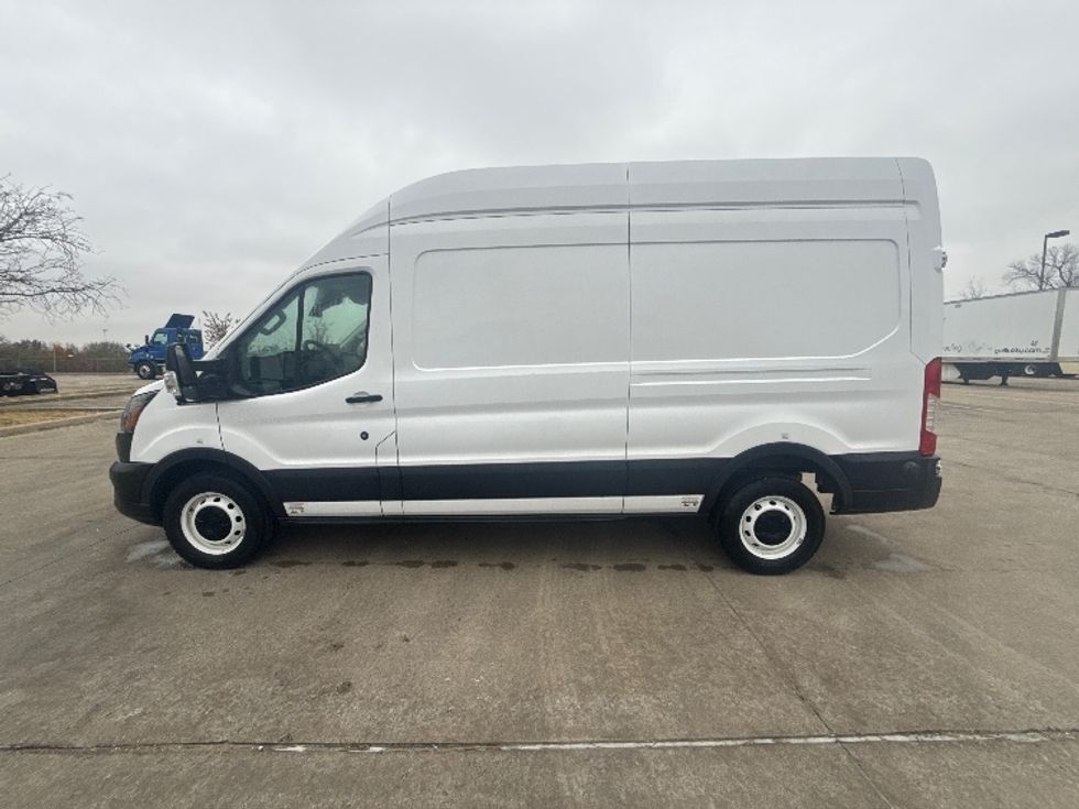 Cargo Van (Panel Van)-Alternative Fuel Trucks & Tractors-Ford-2022-TRAN350E-Dallas-TX-2,738\n\t\tmiles-$ 40,250 - Image 4
