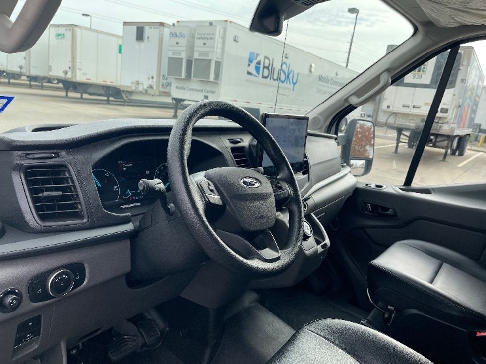 Cargo Van (Panel Van)-Alternative Fuel Trucks & Tractors-Ford-2022-TRAN350E-Dallas-TX-2,756\n\t\tmiles-$ 40,250 - Image 17