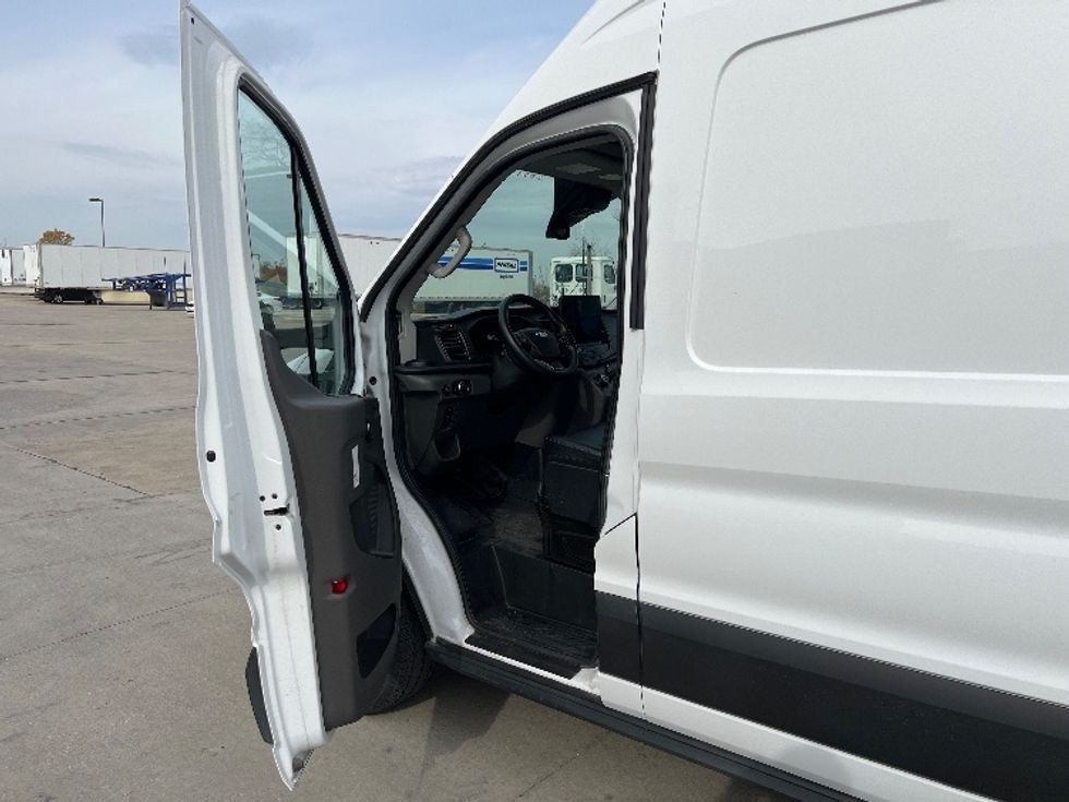 Cargo Van (Panel Van)-Alternative Fuel Trucks & Tractors-Ford-2022-TRAN350E-Dallas-TX-3,011\n\t\tmiles-$ 40,250 - Image 16