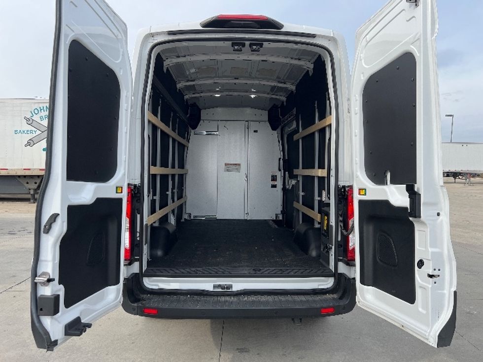 Cargo Van (Panel Van)-Alternative Fuel Trucks & Tractors-Ford-2022-TRAN350E-Dallas-TX-3,011\n\t\tmiles-$ 40,250 - Image 9
