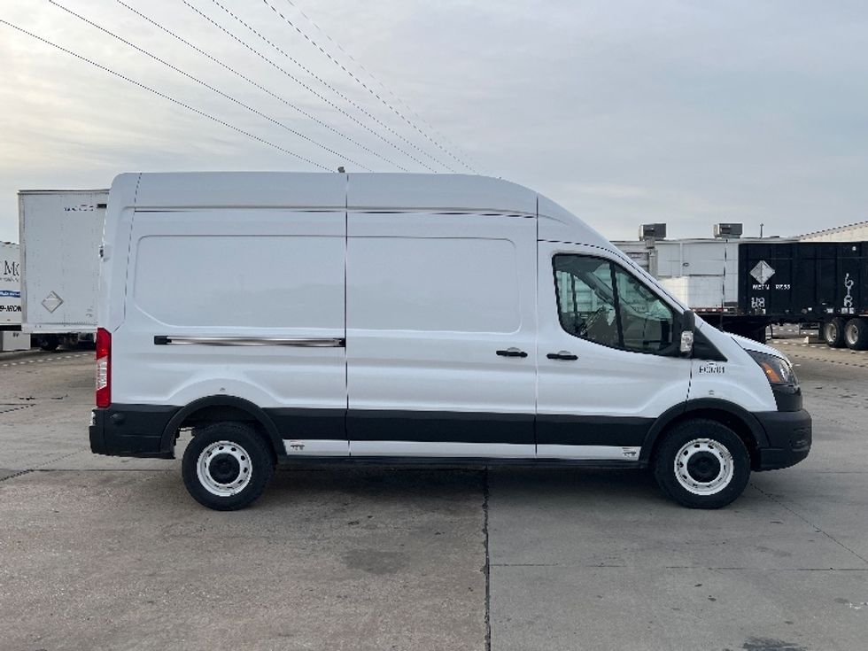 Cargo Van (Panel Van)-Alternative Fuel Trucks & Tractors-Ford-2022-TRAN350E-Dallas-TX-3,289\n\t\tmiles-$ 40,250 - Image 15