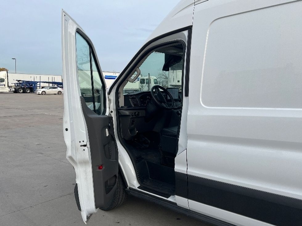 Cargo Van (Panel Van)-Alternative Fuel Trucks & Tractors-Ford-2022-TRAN350E-Dallas-TX-3,289\n\t\tmiles-$ 40,250 - Image 16