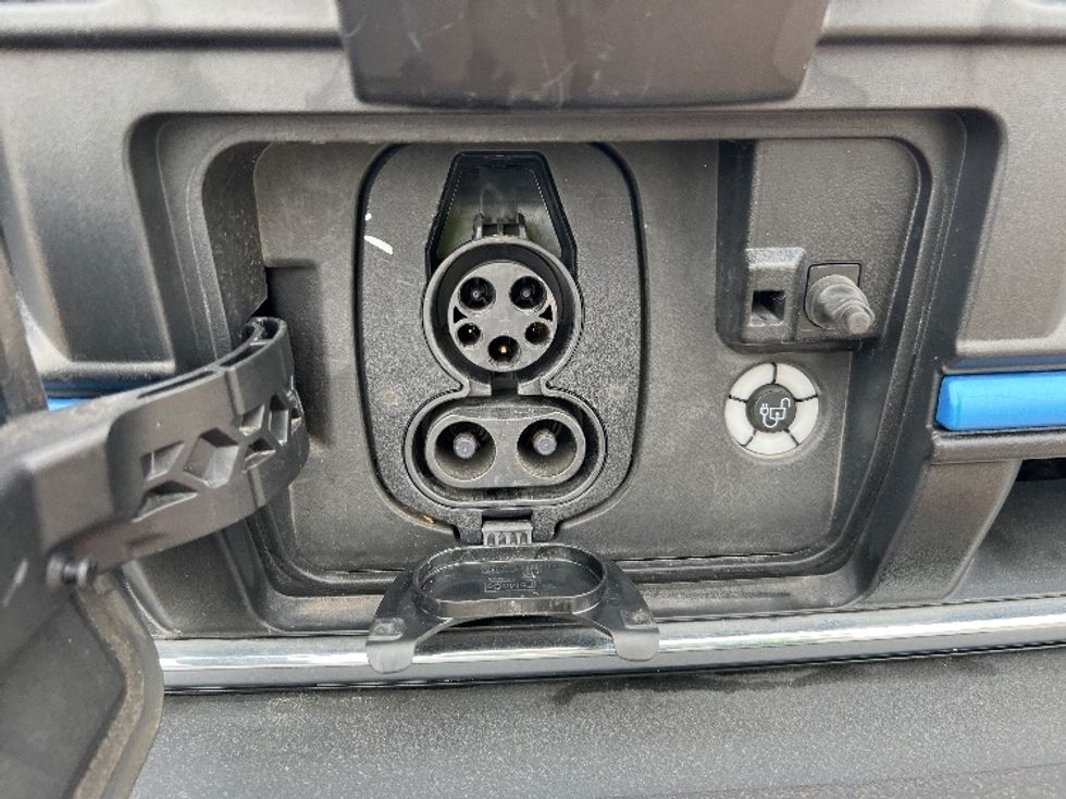 Cargo Van (Panel Van)-Alternative Fuel Trucks & Tractors-Ford-2022-TRAN350E-Dallas-TX-3,289\n\t\tmiles-$ 40,250 - Image 26