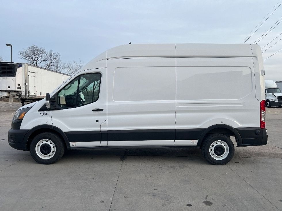Cargo Van (Panel Van)-Alternative Fuel Trucks & Tractors-Ford-2022-TRAN350E-Dallas-TX-3,289\n\t\tmiles-$ 40,250 - Image 4