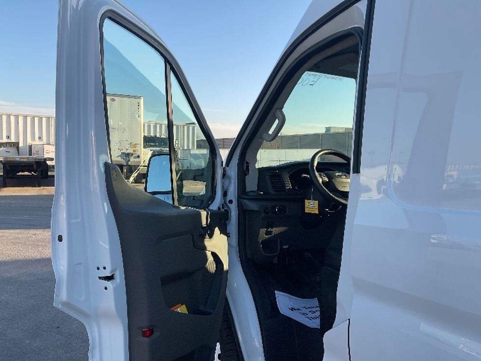 Cargo Van (Panel Van)-Alternative Fuel Trucks & Tractors-Ford-2022-TRAN350E-Earth City-MO-8,781\n\t\tmiles-$ 38,000 - Image 15