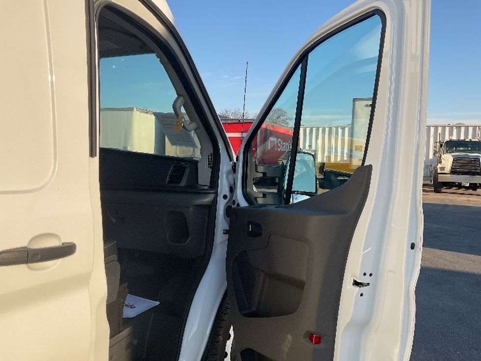 Cargo Van (Panel Van)-Alternative Fuel Trucks & Tractors-Ford-2022-TRAN350E-Earth City-MO-8,781\n\t\tmiles-$ 38,000 - Image 19