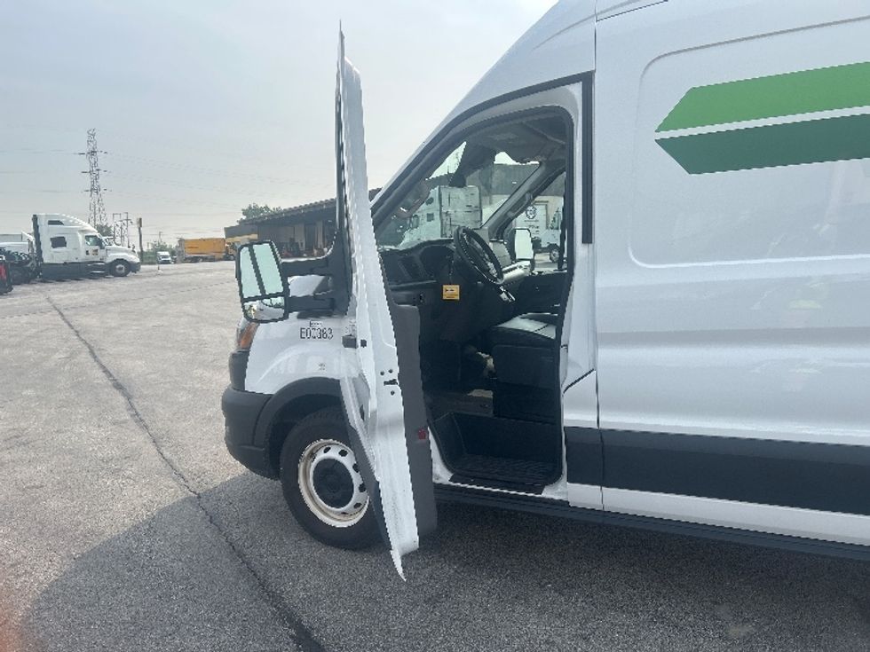 Cargo Van (Panel Van)-Alternative Fuel Trucks & Tractors-Ford-2022-TRAN350E-East Chicago-IN-15,021\n\t\tmiles-$ 32,250 - Image 15