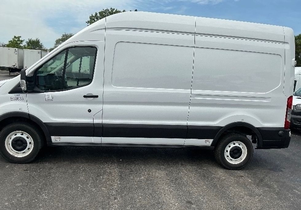 2022 Ford Transit photo 3
