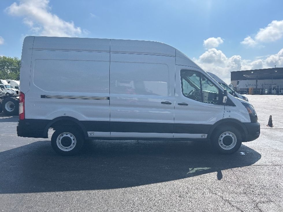 Cargo Van (Panel Van)-Alternative Fuel Trucks & Tractors-Ford-2022-TRAN350E-East Chicago-IN-4,560\n\t\tmiles-$ 38,750 - Image 15