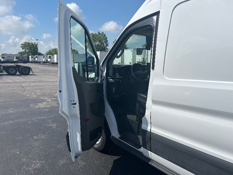 Cargo Van (Panel Van)-Alternative Fuel Trucks & Tractors-Ford-2022-TRAN350E-East Chicago-IN-4,560\n\t\tmiles-$ 38,750 - Image 16