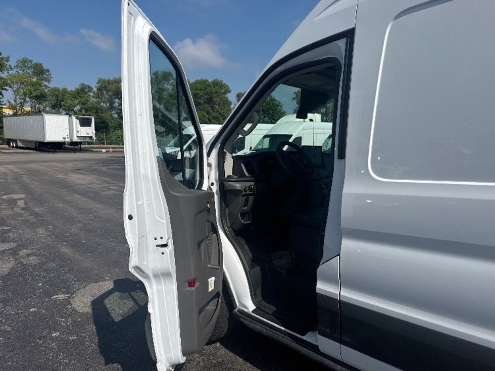 Cargo Van (Panel Van)-Alternative Fuel Trucks & Tractors-Ford-2022-TRAN350E-East Chicago-IN-4,773\n\t\tmiles-$ 38,750 - Image 16