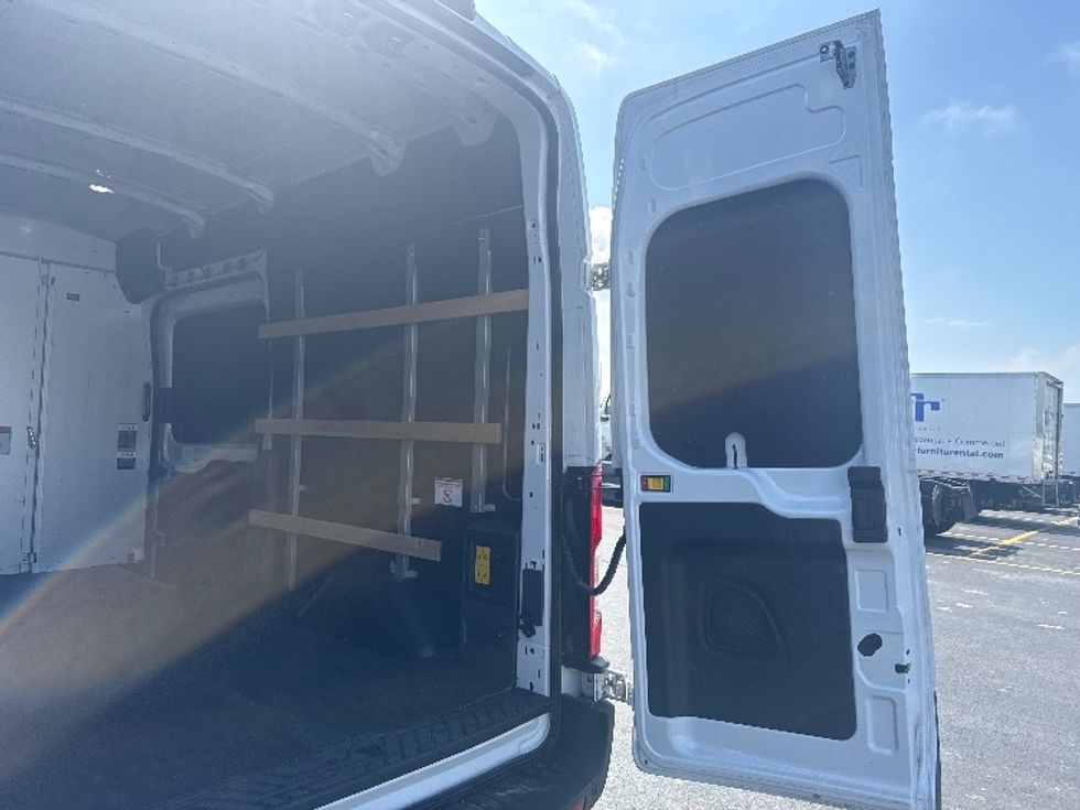 2022 Ford Transit photo 11