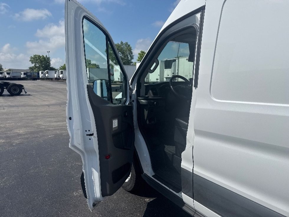 Cargo Van (Panel Van)-Alternative Fuel Trucks & Tractors-Ford-2022-TRAN350E-East Chicago-IN-961\n\t\tmiles-$ 38,750 - Image 16