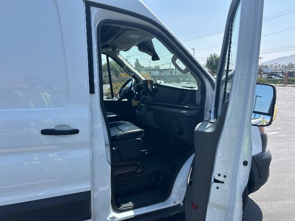 Cargo Van (Panel Van)-Alternative Fuel Trucks & Tractors-Ford-2022-TRAN350E-Fontana-CA-41,670\n\t\tmiles-$ 30,750 - Image 19