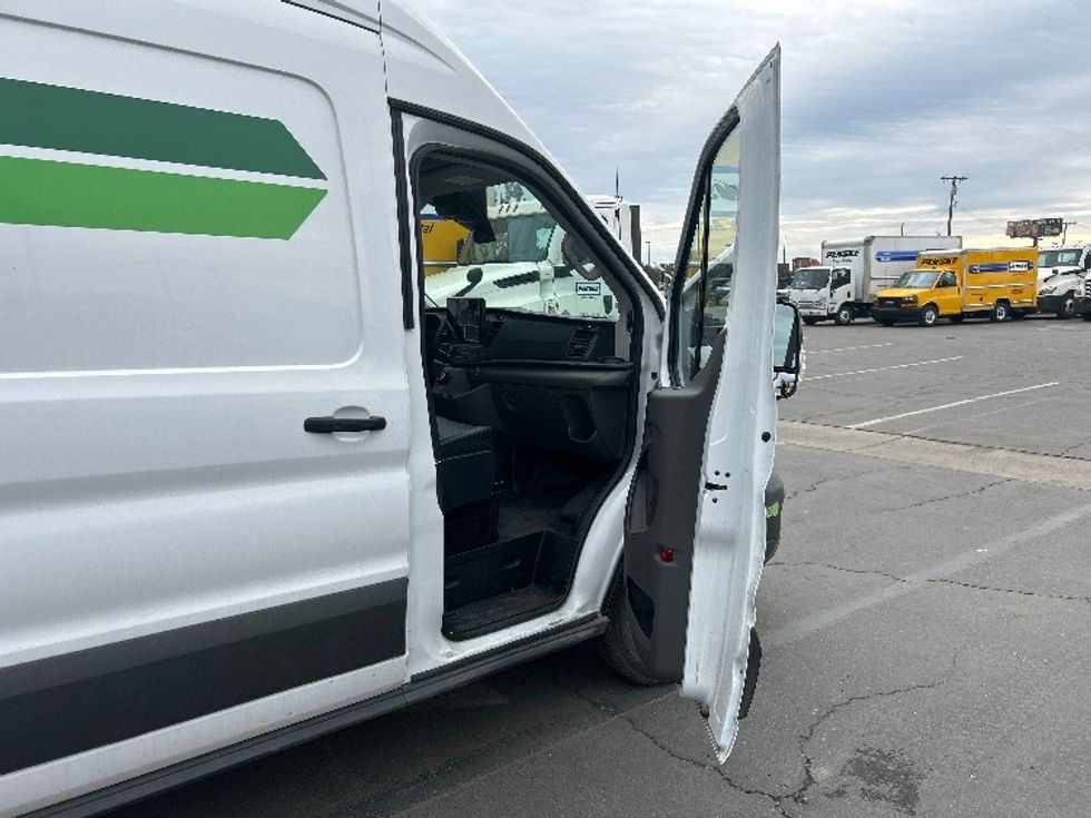 2022 Ford Transit photo 16