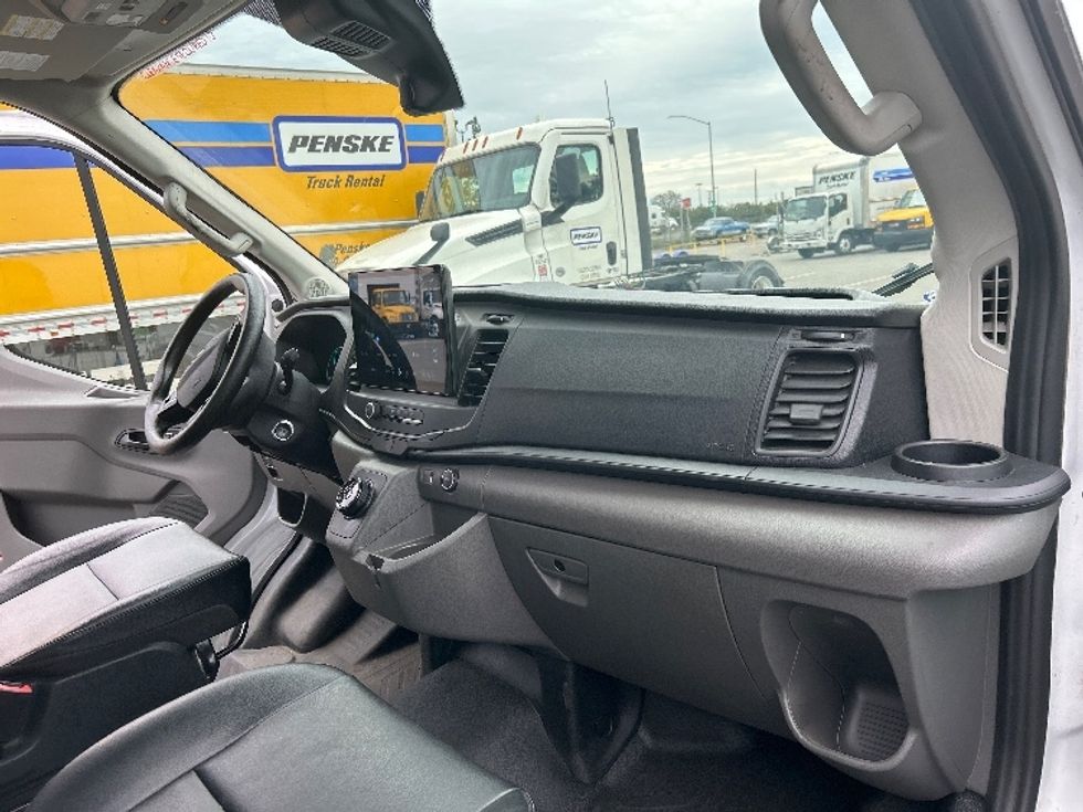 2022 Ford Transit photo 17