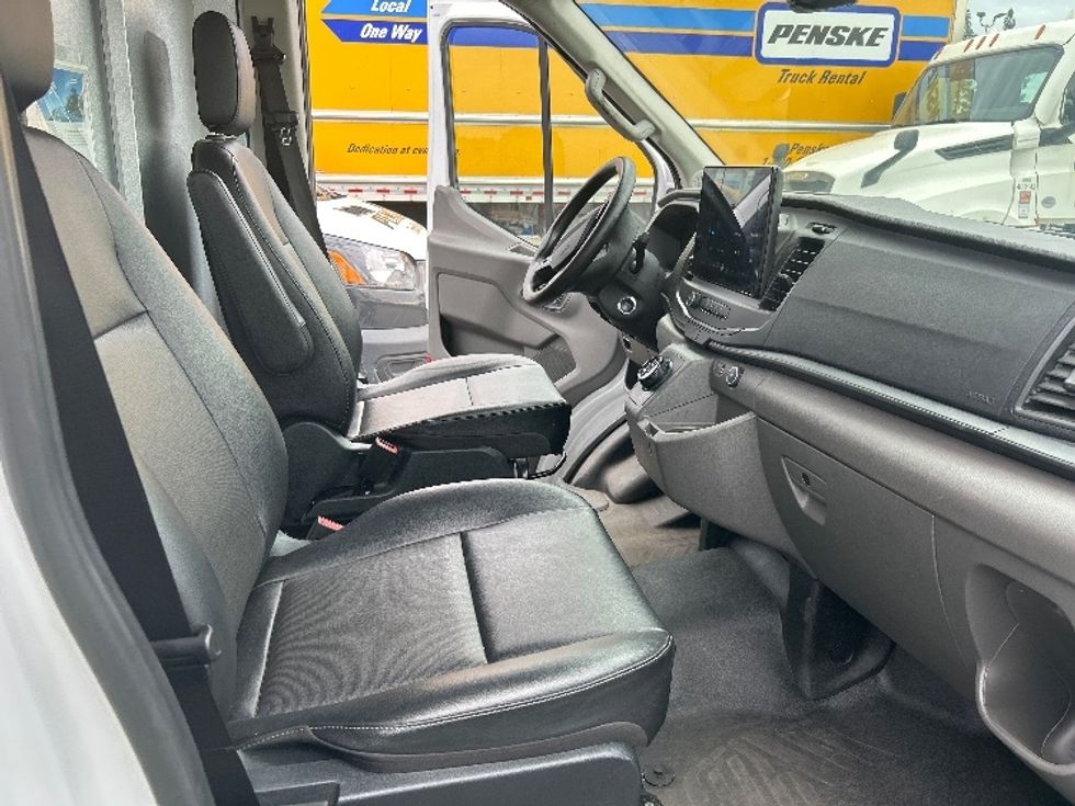 2022 Ford Transit photo 18