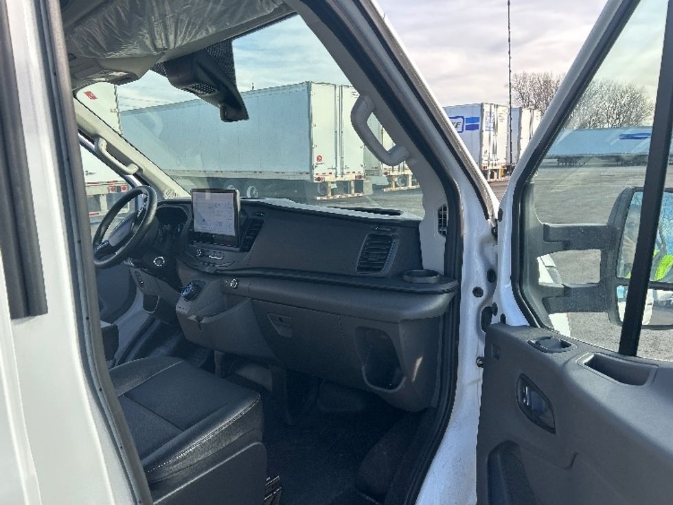 Cargo Van (Panel Van)-Alternative Fuel Trucks & Tractors-Ford-2022-TRAN350E-Kansas City-MO-1,344\n\t\tmiles-$ 42,500 - Image 16