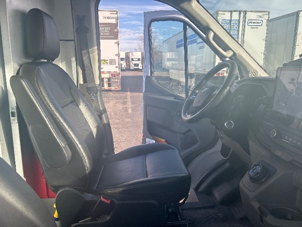 Cargo Van (Panel Van)-Alternative Fuel Trucks & Tractors-Ford-2022-TRAN350E-Kansas City-MO-2,103\n\t\tmiles-$ 42,500 - Image 18