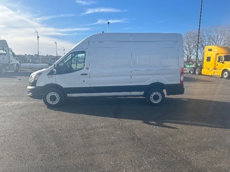 Cargo Van (Panel Van)-Alternative Fuel Trucks & Tractors-Ford-2022-TRAN350E-Kansas City-MO-2,103\n\t\tmiles-$ 42,500 - Image 4