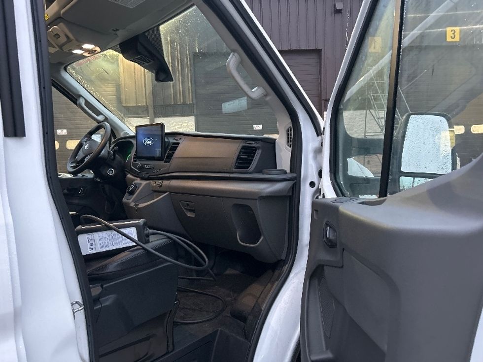 Cargo Van (Panel Van)-Alternative Fuel Trucks & Tractors-Ford-2022-TRAN350E-Middlefield-OH-7,761\n\t\tmiles-$ 41,750 - Image 18
