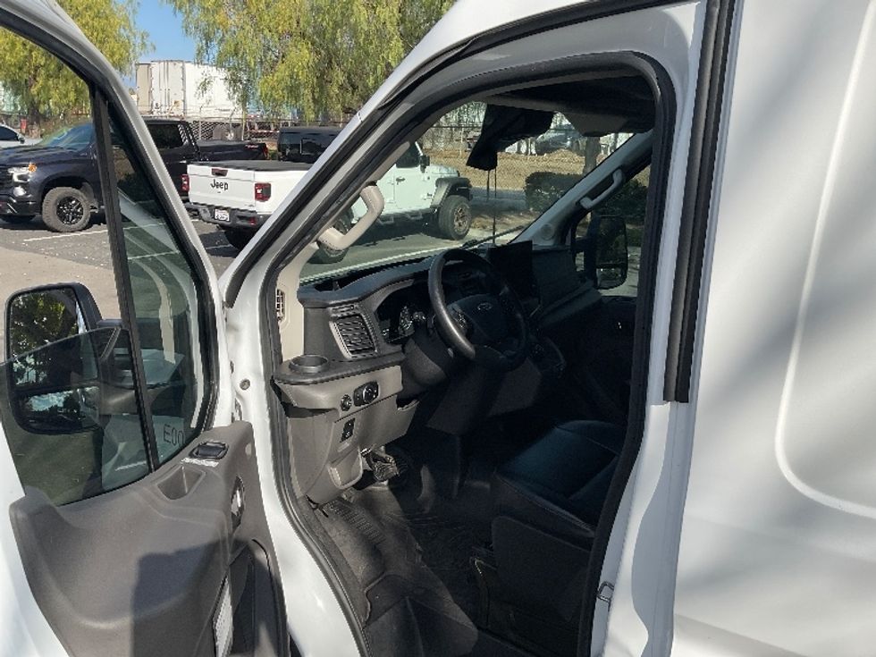 2022 Ford Transit photo 8