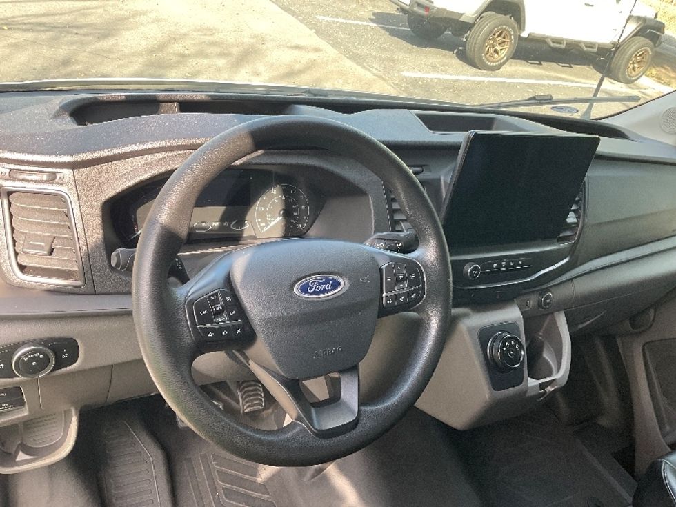 2022 Ford Transit photo 9