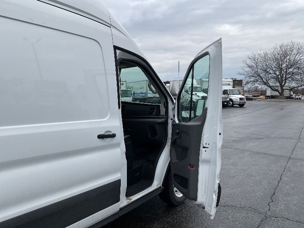 Cargo Van (Panel Van)-Alternative Fuel Trucks & Tractors-Ford-2022-TRAN350E-Perrysburg-OH-4,098\n\t\tmiles-$ 42,250 - Image 17