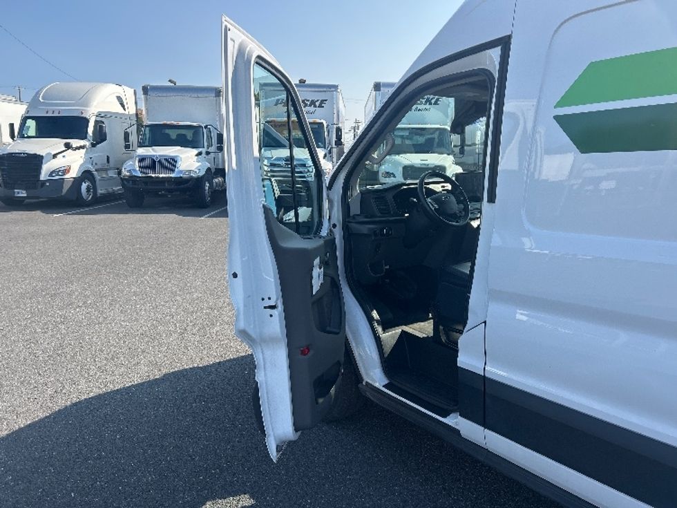 2022 Ford Transit photo 10