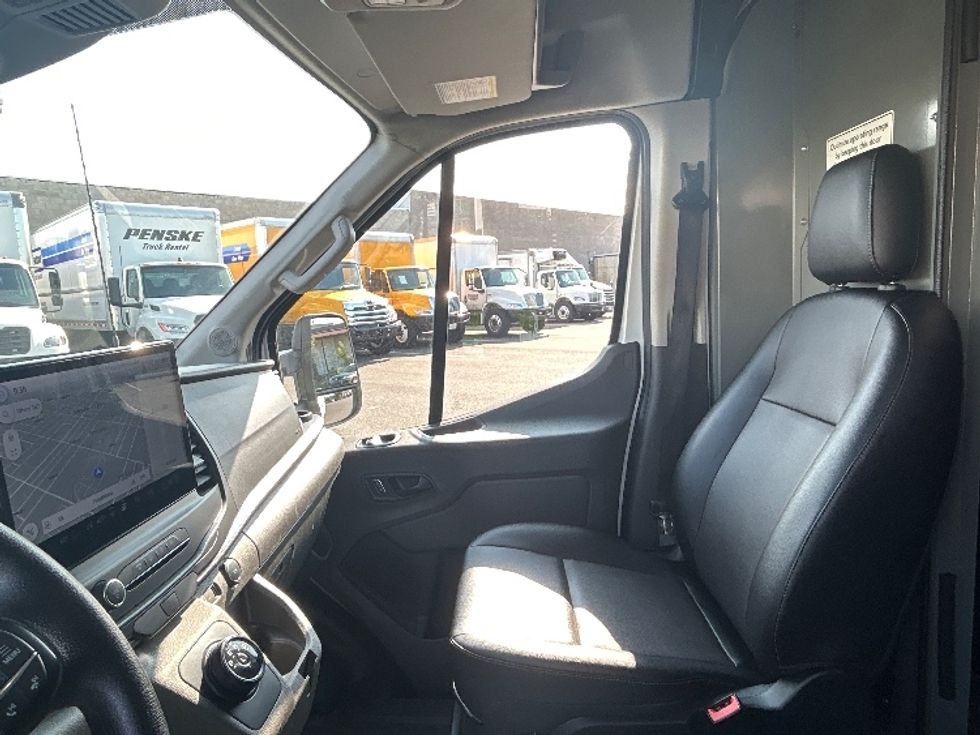 2022 Ford Transit photo 12