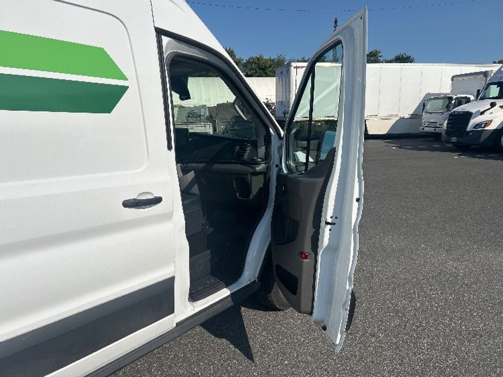 2022 Ford Transit photo 13