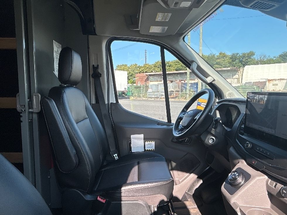 2022 Ford Transit photo 15