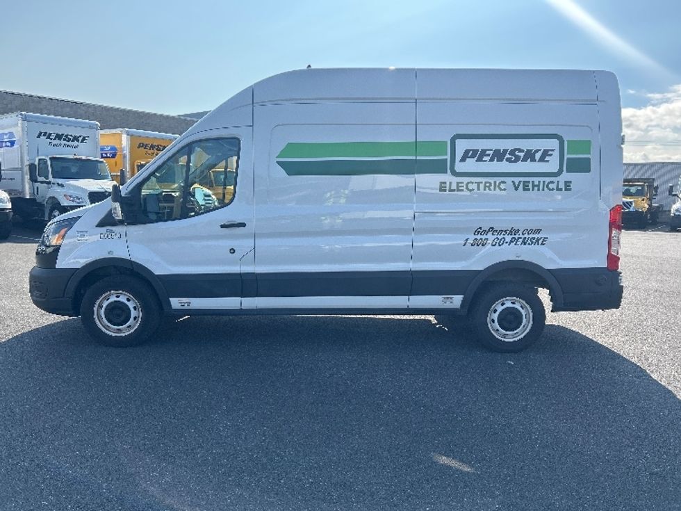 2022 Ford Transit photo 2