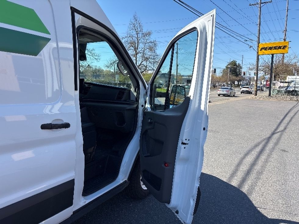 Cargo Van (Panel Van)-Alternative Fuel Trucks & Tractors-Ford-2022-TRAN350E-Portland-OR-15,437\n\t\tmiles-$ 40,250 - Image 17
