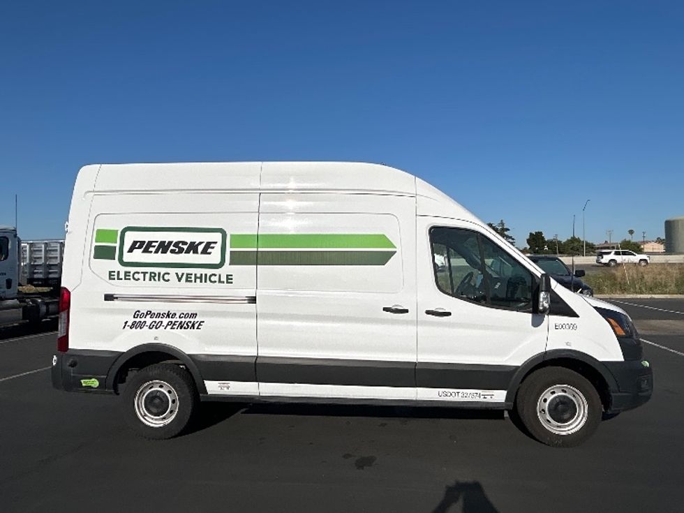 Cargo Van (Panel Van)-Alternative Fuel Trucks & Tractors-Ford-2022-TRAN350E-Stockton-CA-7,477\n\t\tmiles-$ 40,750 - Image 15