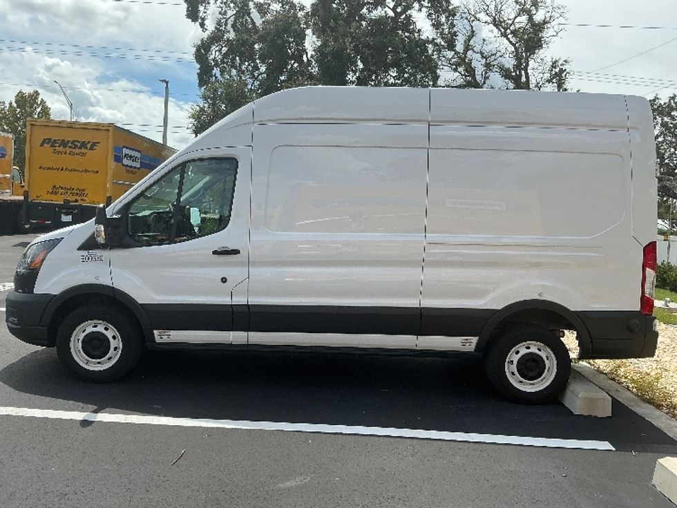 2022 Ford Transit photo 3