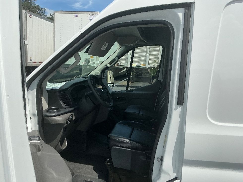 Cargo Van (Panel Van)-Alternative Fuel Trucks & Tractors-Ford-2022-TRAN350E-Tampa-FL-4,794\n\t\tmiles-$ 38,750 - Image 13
