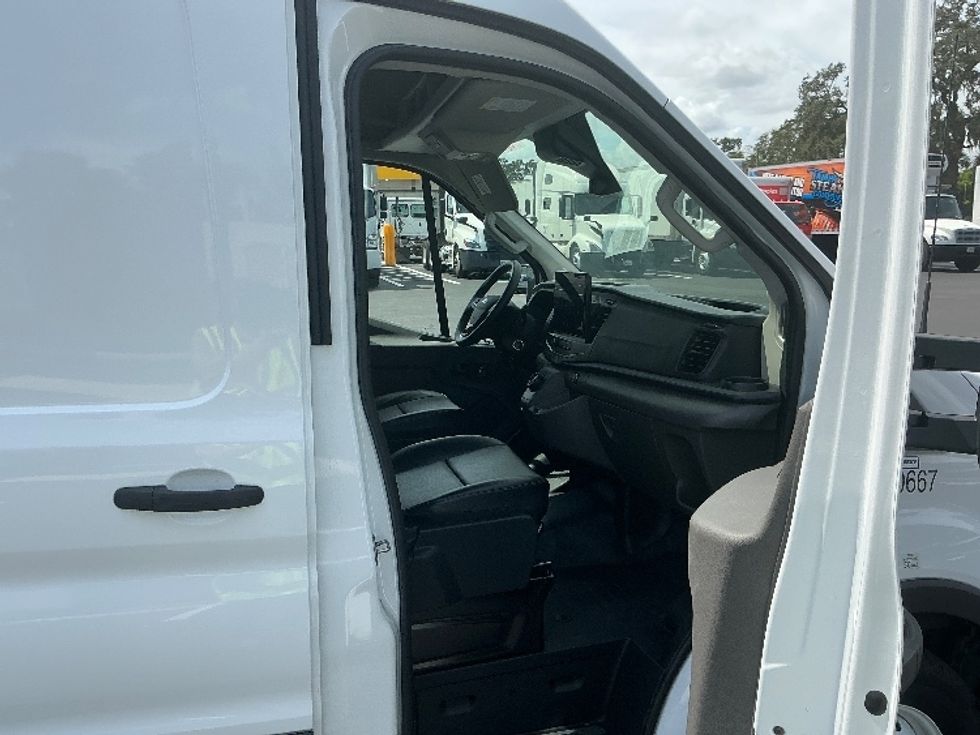 Cargo Van (Panel Van)-Alternative Fuel Trucks & Tractors-Ford-2022-TRAN350E-Tampa-FL-4,794\n\t\tmiles-$ 38,750 - Image 17