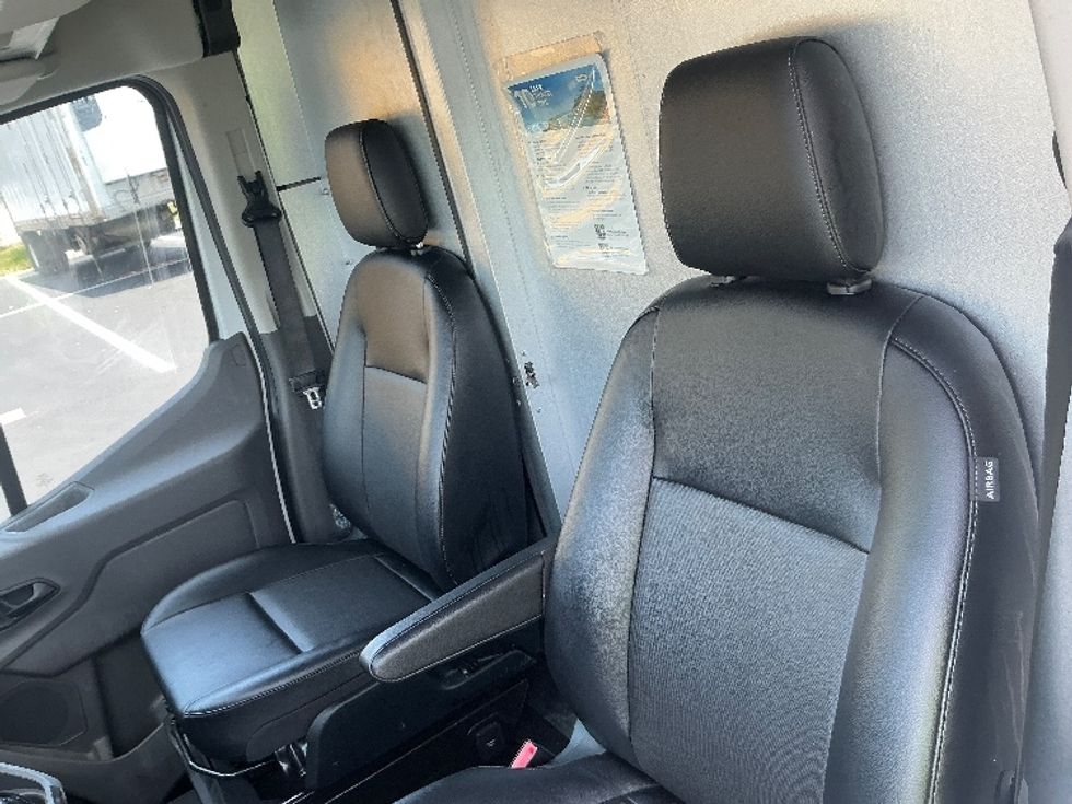 2022 Ford Transit photo 9
