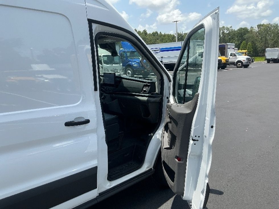 2022 Ford Transit photo 10