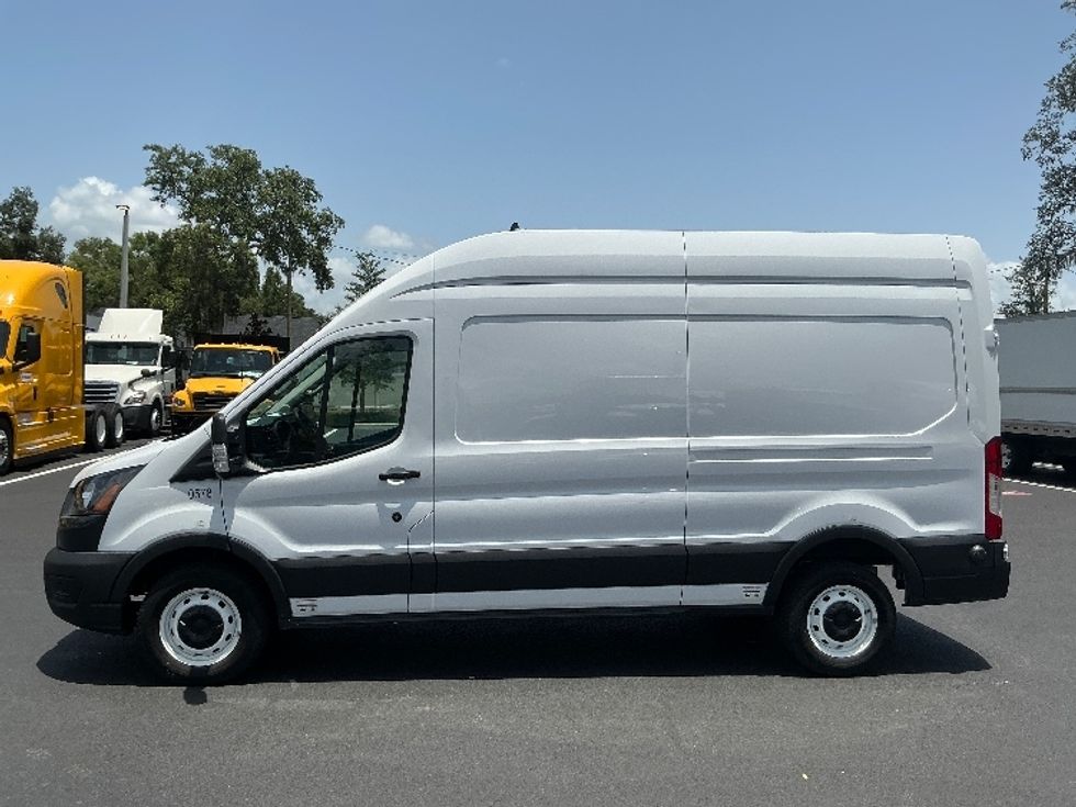 Cargo Van (Panel Van)-Alternative Fuel Trucks & Tractors-Ford-2022-TRAN350E-Tampa-FL-7,306\n\t\tmiles-$ 38,500 - Image 4