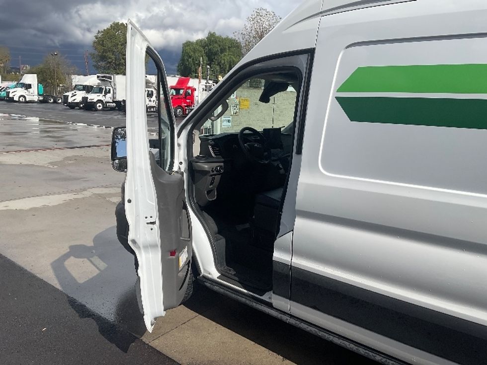 Cargo Van (Panel Van)-Alternative Fuel Trucks & Tractors-Ford-2022-TRAN350E-Torrance-CA-17,195\n\t\tmiles-$ 24,500 - Image 15