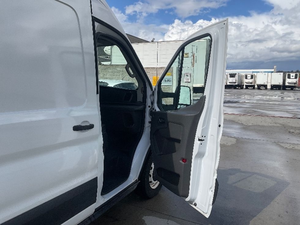 Cargo Van (Panel Van)-Alternative Fuel Trucks & Tractors-Ford-2022-TRAN350E-Torrance-CA-17,195\n\t\tmiles-$ 24,500 - Image 19