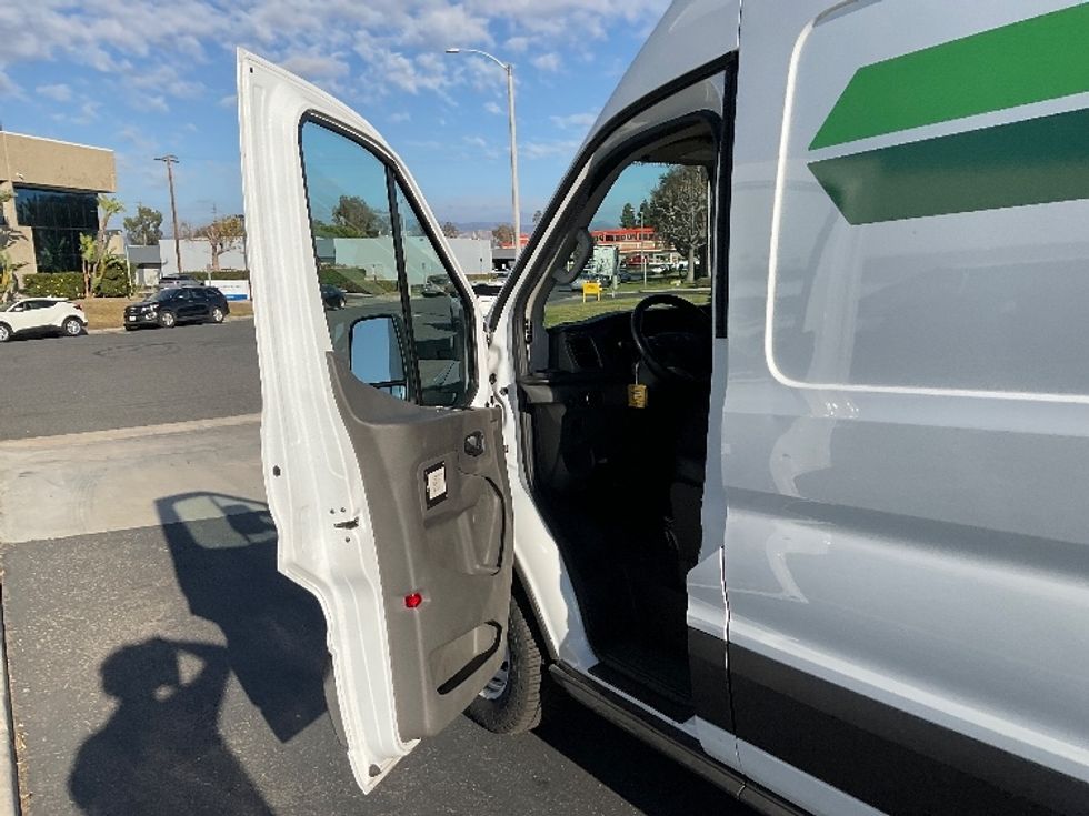 Cargo Van (Panel Van)-Alternative Fuel Trucks & Tractors-Ford-2022-TRAN350E-Torrance-CA-23,418\n\t\tmiles-$ 40,000 - Image 15