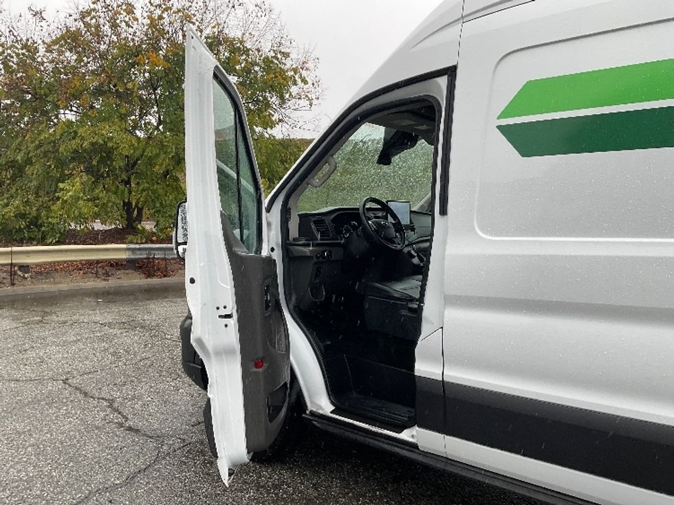 Cargo Van (Panel Van)-Alternative Fuel Trucks & Tractors-Ford-2022-TRAN350E-Torrance-CA-30,670\n\t\tmiles-$ 40,000 - Image 16